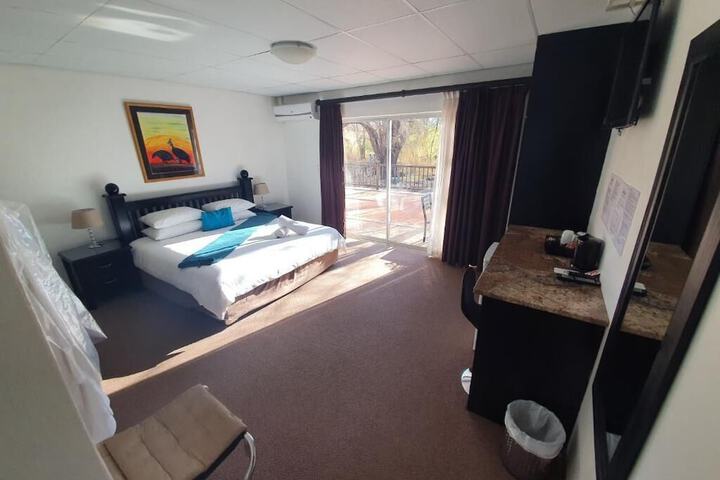 Room 15 of 48