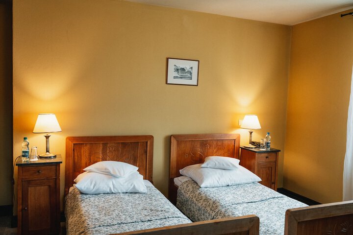 Room 16 of 130