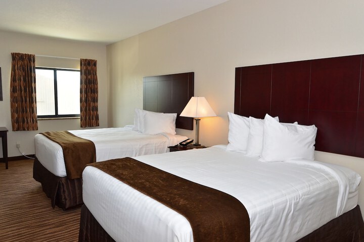 2 Queen Guest Room (1 of 13)