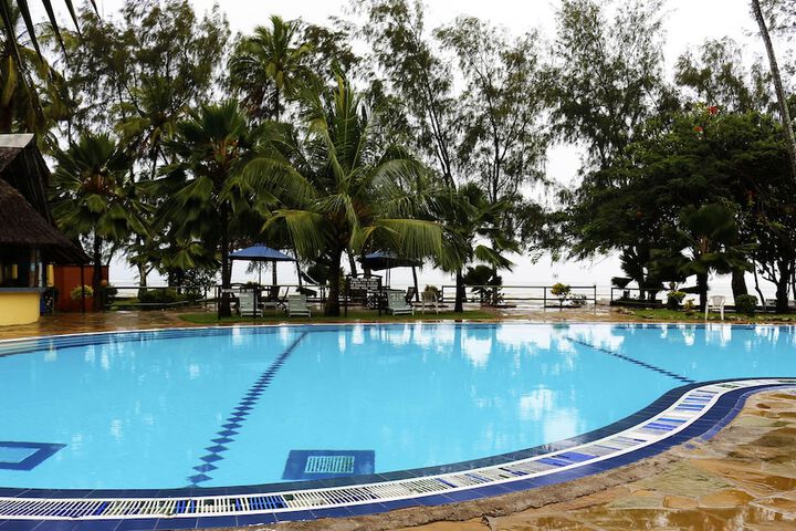 Hotel Pool
