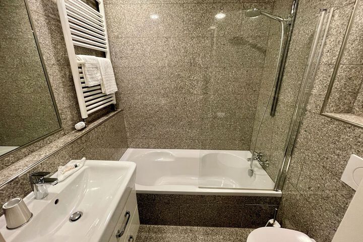 Room 15 of 29
