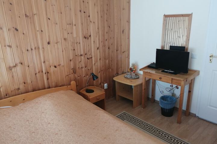 Room 28 of 46