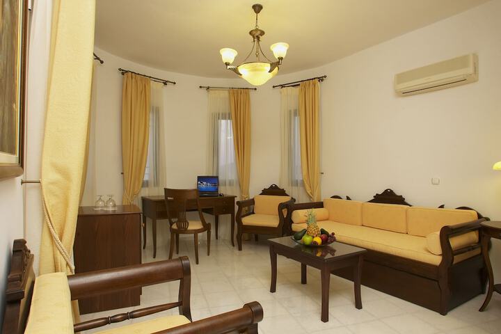 Room 44 of 177