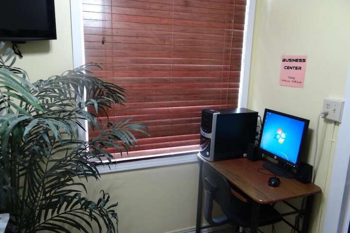 Business Center 24 of 37