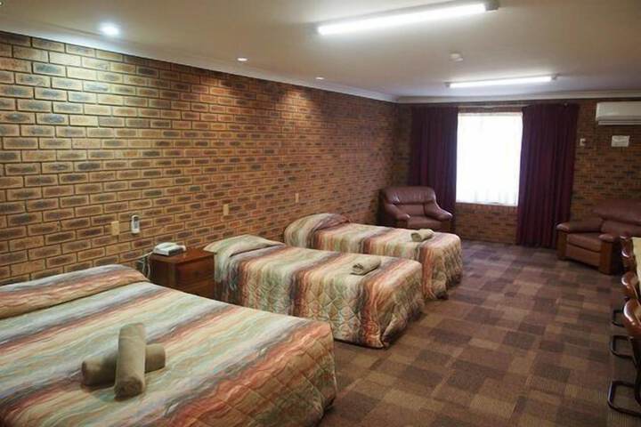 Room 6 of 37
