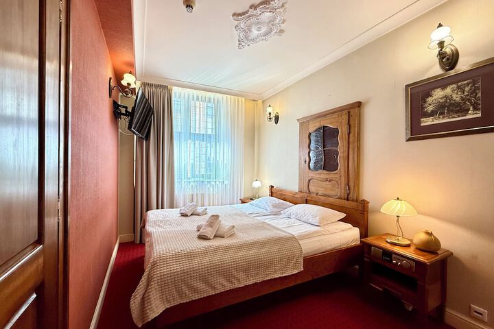 Room 11 of 26