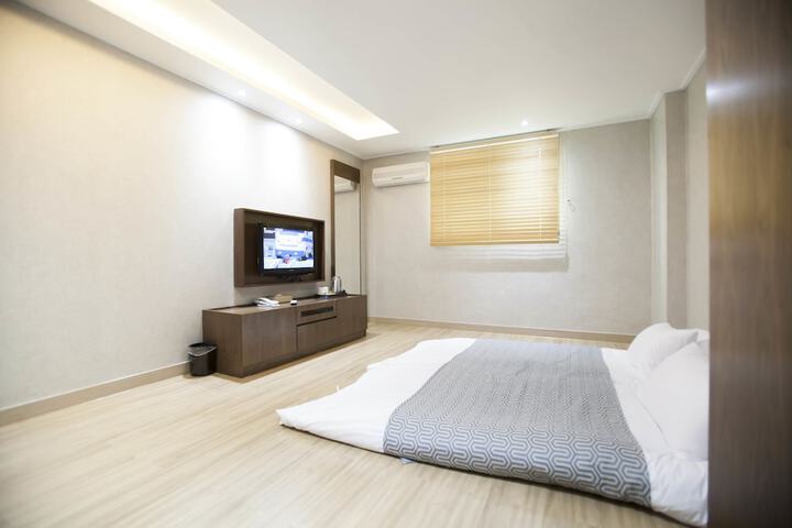 Room 37 of 119
