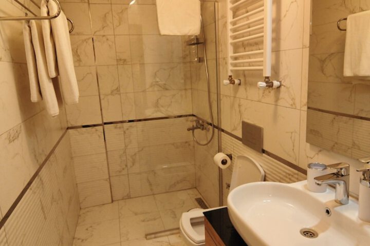 Room 103 of 156
