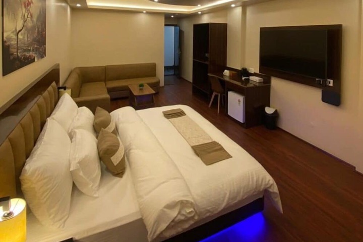 Room 8 of 30