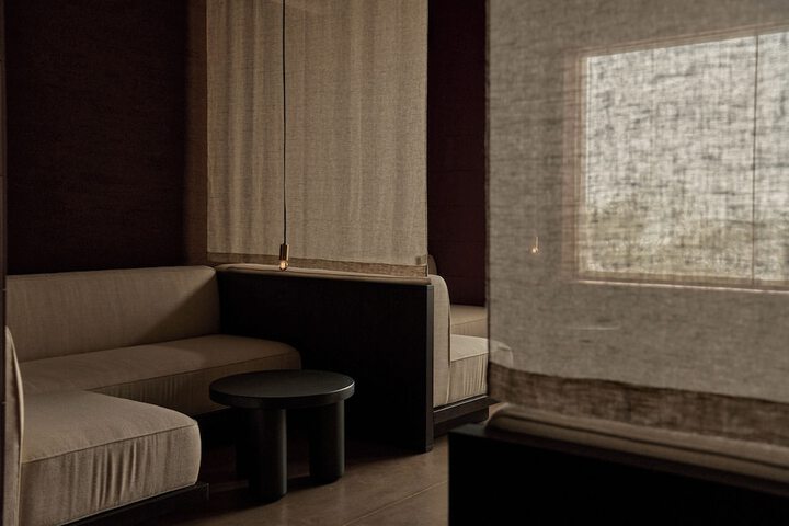 Lounge 26 of 35