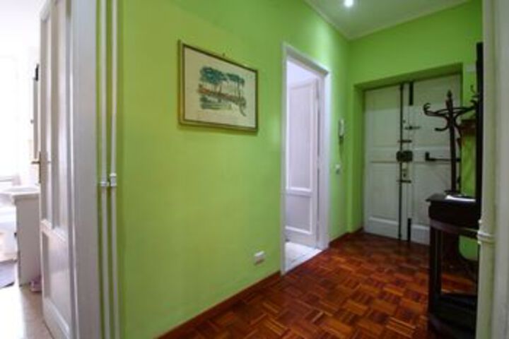 Room 12 of 27