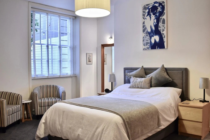 Spacious 1 Bedroom Flat Near The Beach