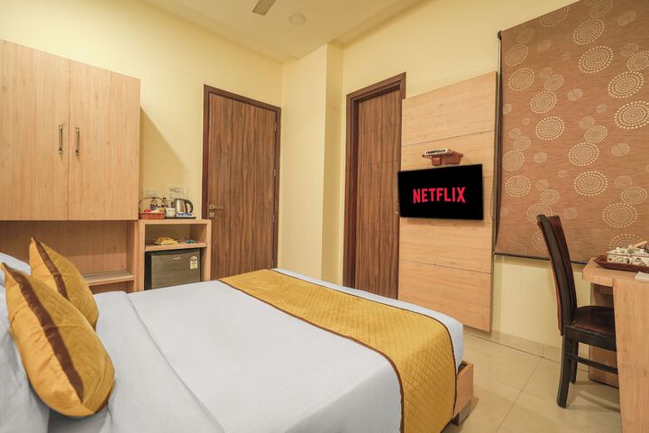 Room 32 of 80