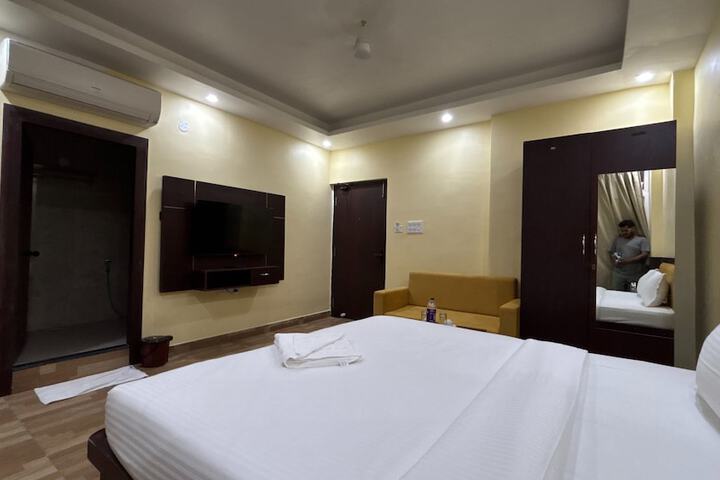 Room 7 of 32