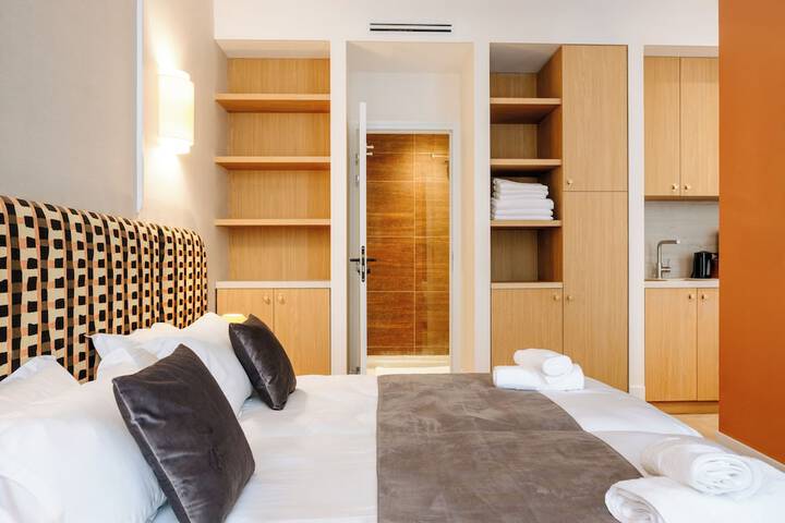 Room 6 of 17