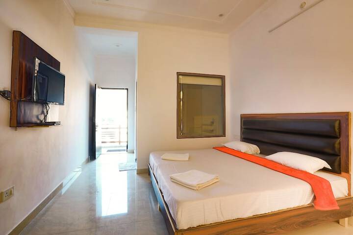 Room 7 of 28
