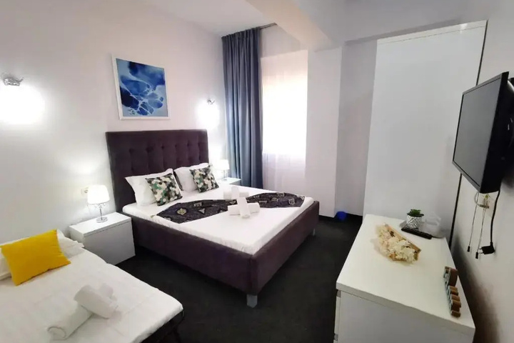 Room 6 of 19