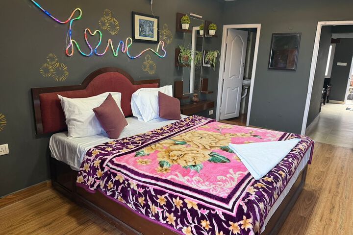 Room 2 of 27