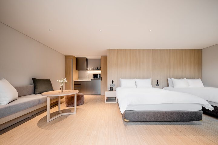 Room 26 of 120