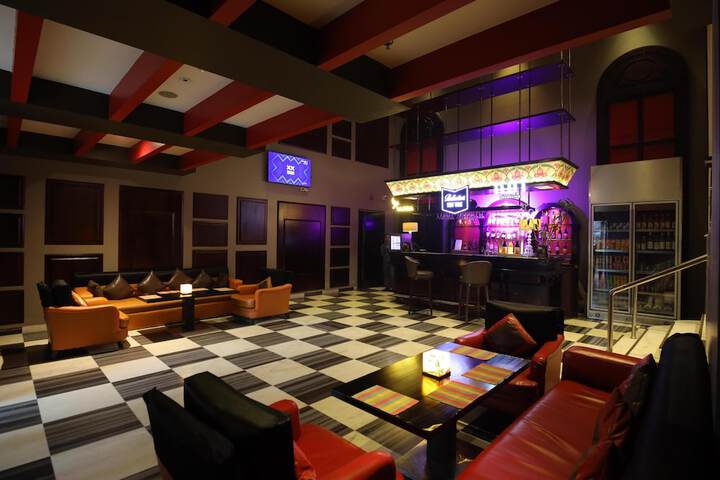 Lounge 54 of 67