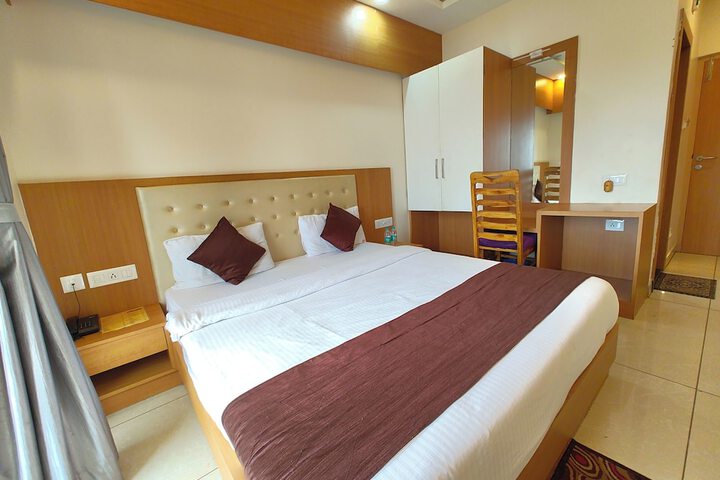 Room 4 of 27