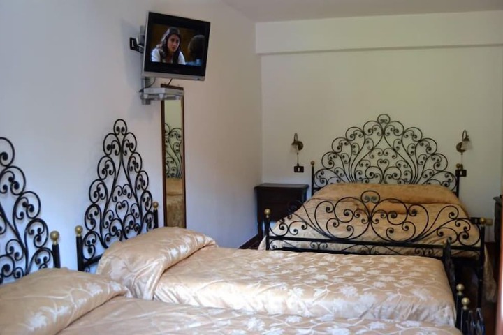 Room 11 of 44