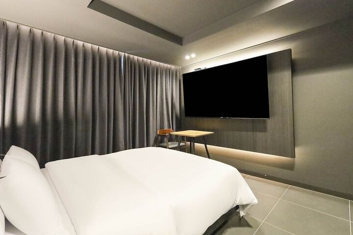Room 14 of 42