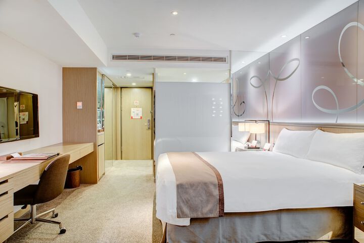 Room 9 of 93