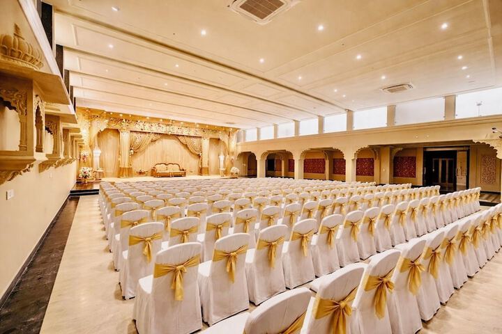 Ballroom/Hall 32 of 43