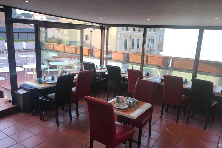 Breakfast area
