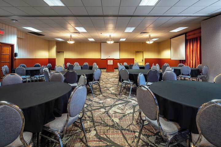 Ballroom/Hall 51 of 63