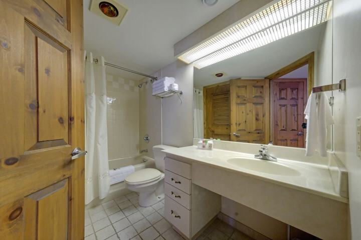 Room 9 of 34