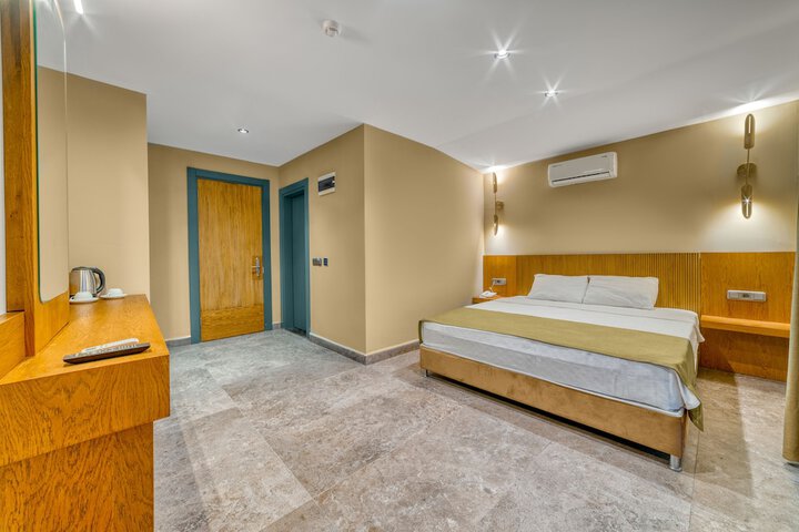 Room 6 of 27