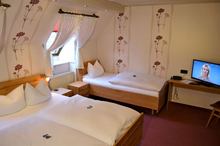 Room 6 of 67