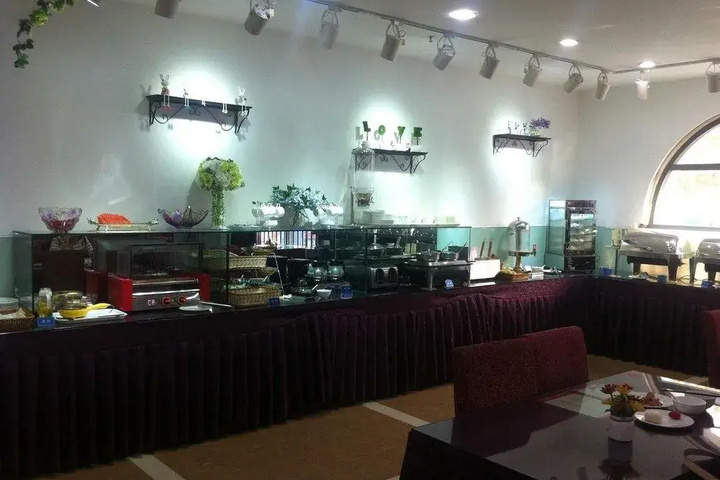 Dining 12 of 15