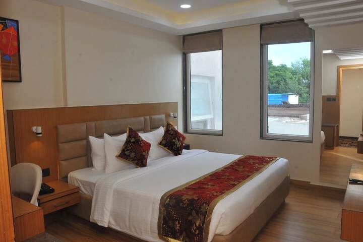 Room 8 of 18