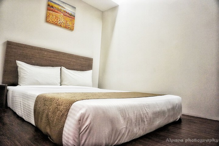 Room 6 of 33