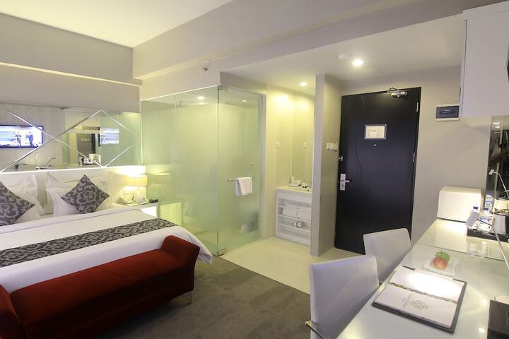 Room 4 of 25