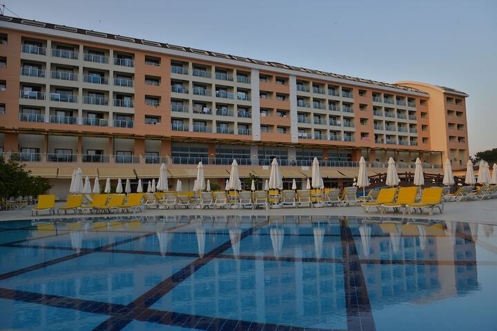 Hotel with Pool