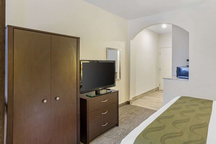 Room 9 of 33