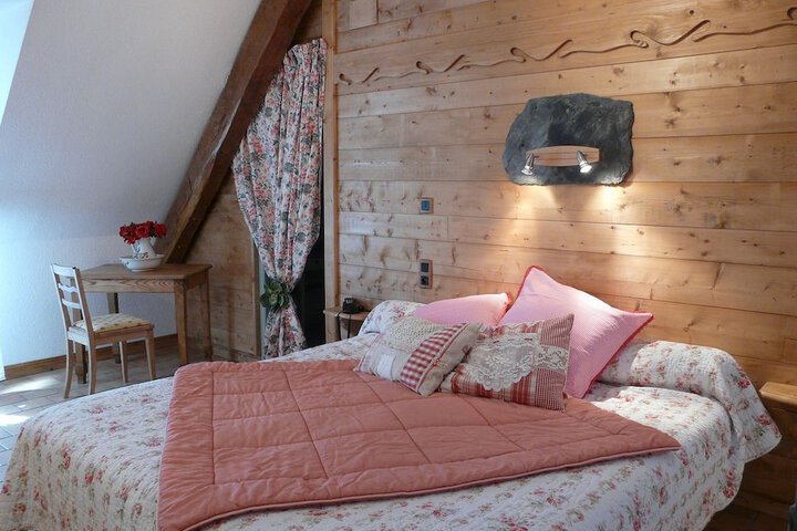 Room 4 of 18