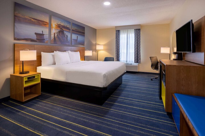 1 King Bed (1 of 3)