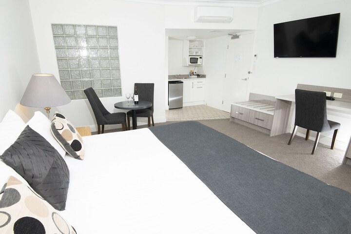 Room 5 of 68