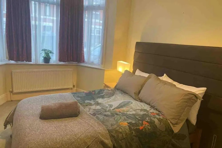 Room 4 of 12
