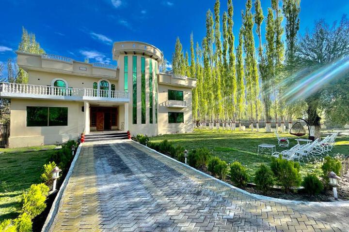 Skardu Saraye Hotel & Resort