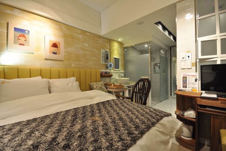 Room 6 of 68