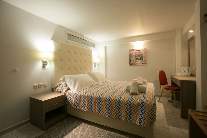 Room 4 of 50