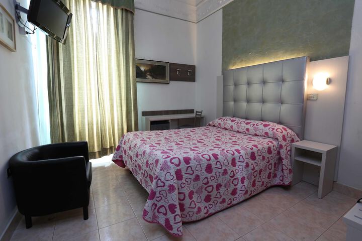 Room 9 of 34