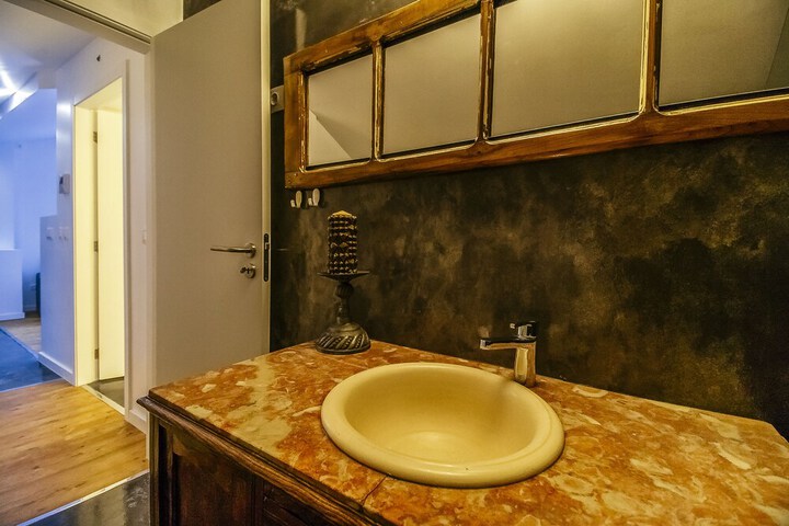 Room 49 of 65
