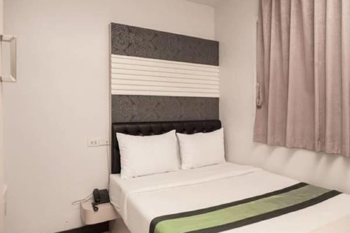 Room 18 of 37